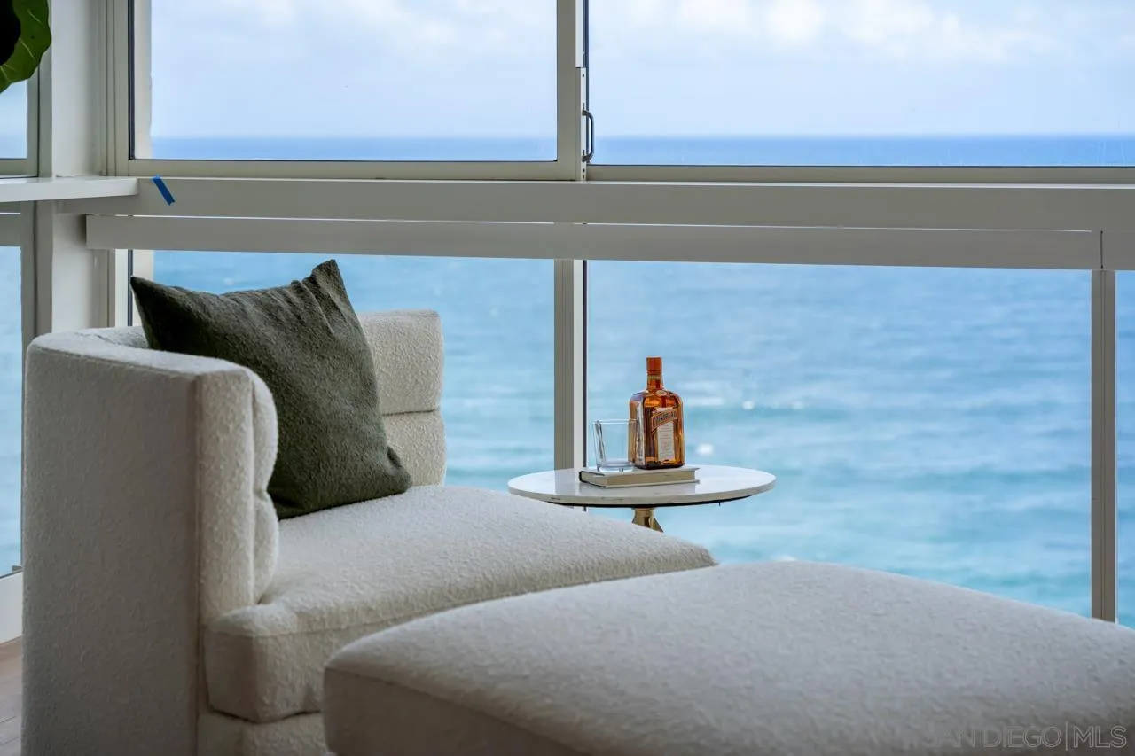 939 Coast Boulevard, Unit 12C La Jolla, CA 92037 - Photo 25 of 41 a living room with a couch