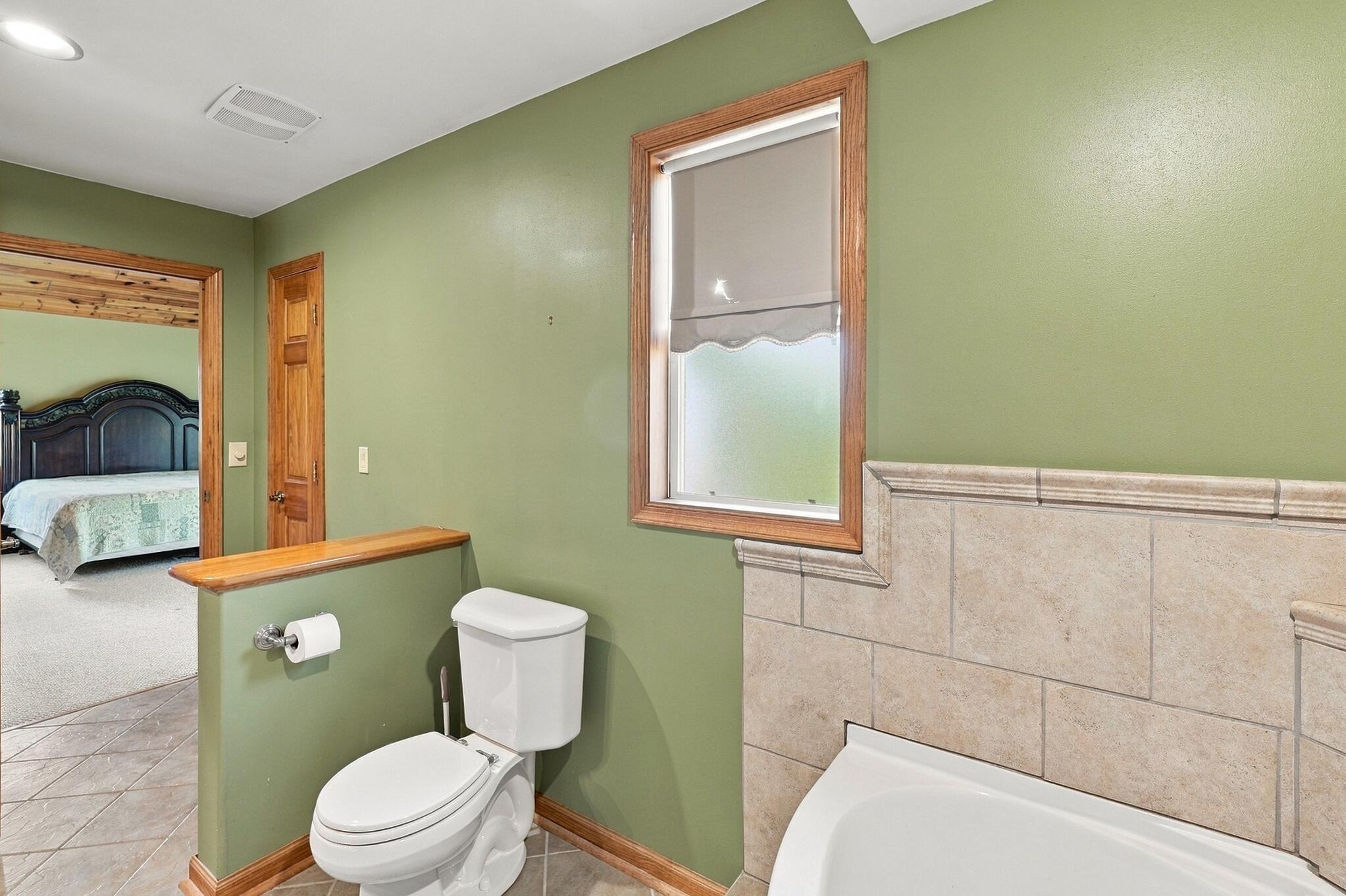 W808 Froelich Road Sullivan, WI 53178 - Photo 26 of 61 26_Primary_Bathroom_View_8