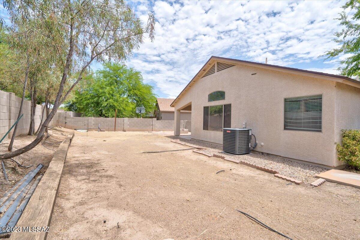 4686 South Valley Road Tucson, AZ 85714 - Photo 35 of 37 a view of a house with a patio