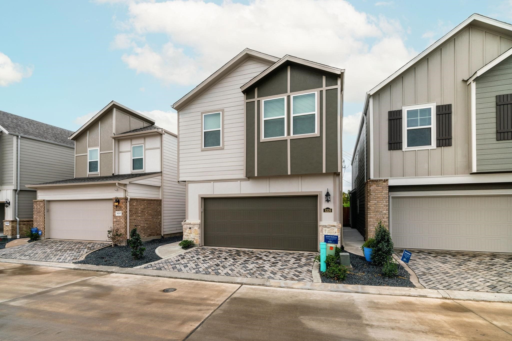 8209 Rising Stream Drive Houston, TX 77063 - Photo 3 of 35