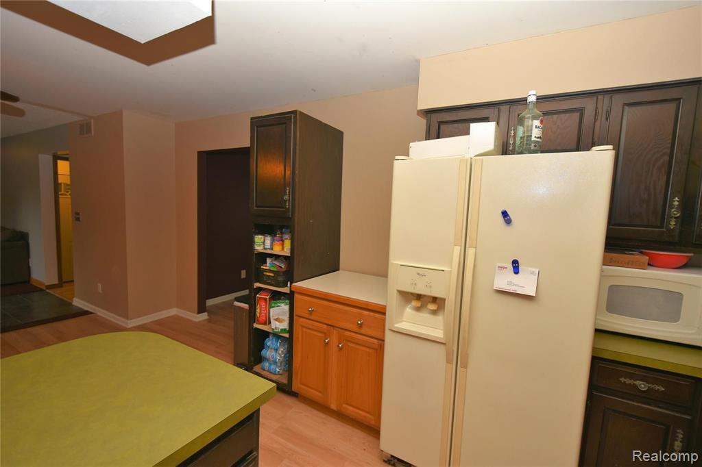 9138 Potter Road Flushing, MI 48433 - Photo 5 of 28