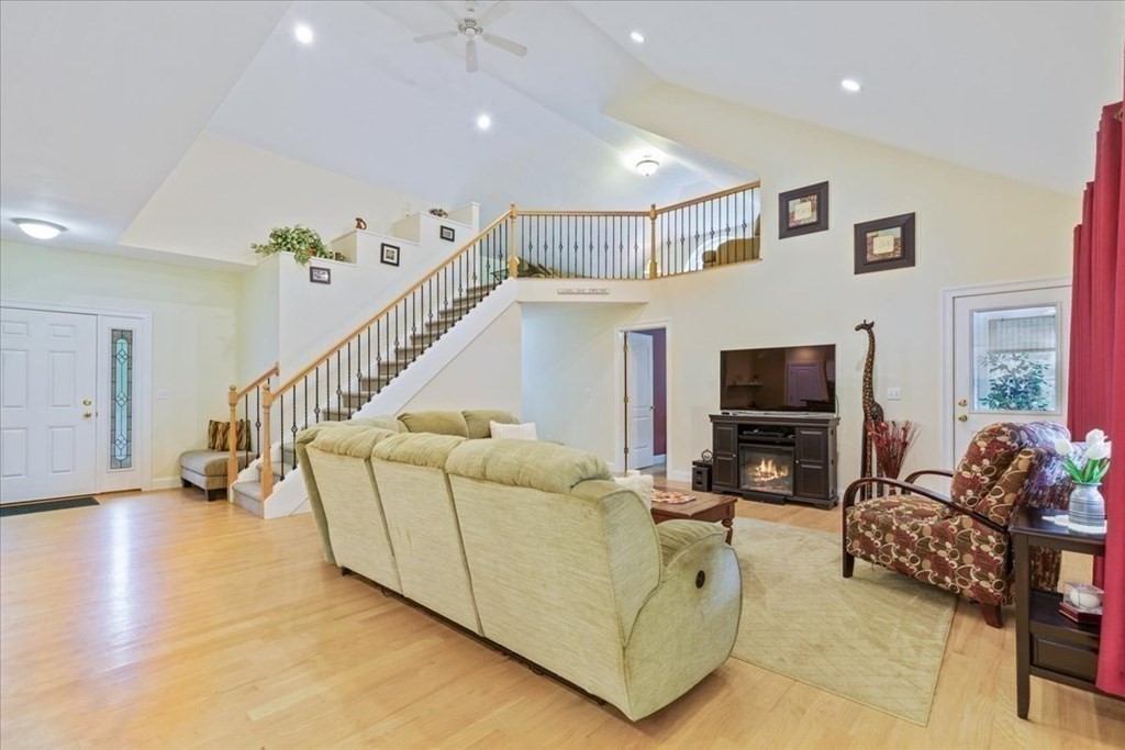 692 Walnut Plain Road Rochester, MA 02770 - Photo 15 of 38