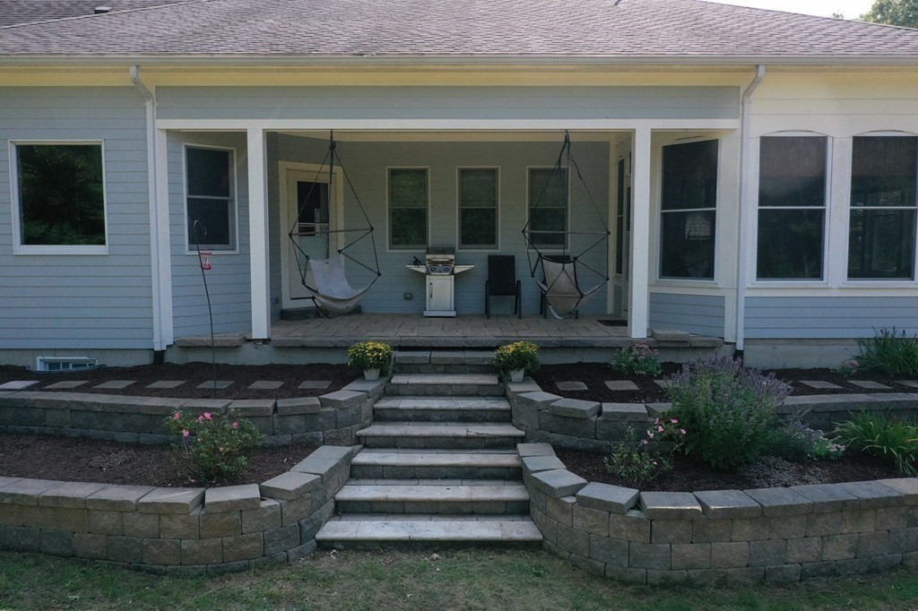 692 Walnut Plain Road Rochester, MA 02770 - Photo 6 of 38
