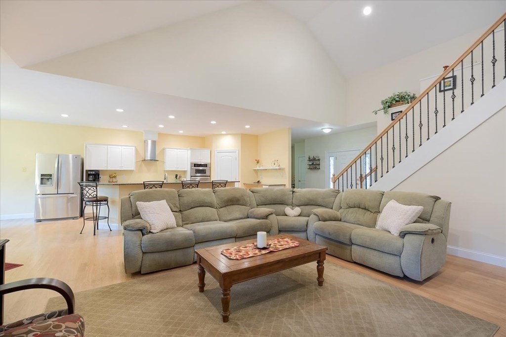 692 Walnut Plain Road Rochester, MA 02770 - Photo 8 of 38
