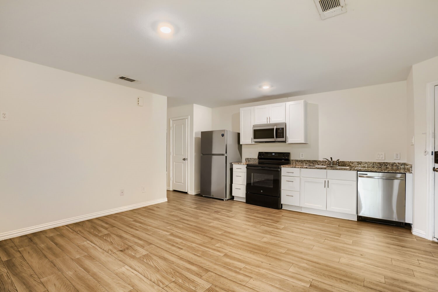 9025 Madera Road, Unit AB Houston, TX 77078 - Photo 3 of 11