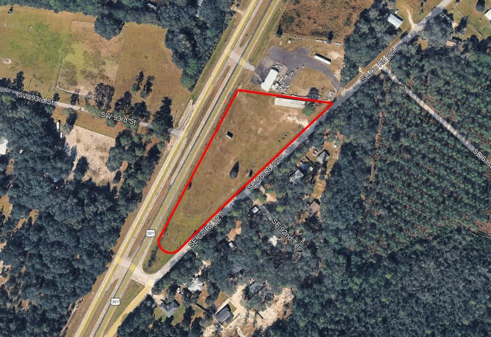 9150 Southeast County Road 221 Hampton, FL 32044 - Photo 2 of 24