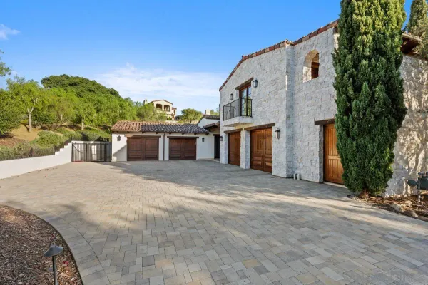 a view of livingroom with furniture and wooden floor