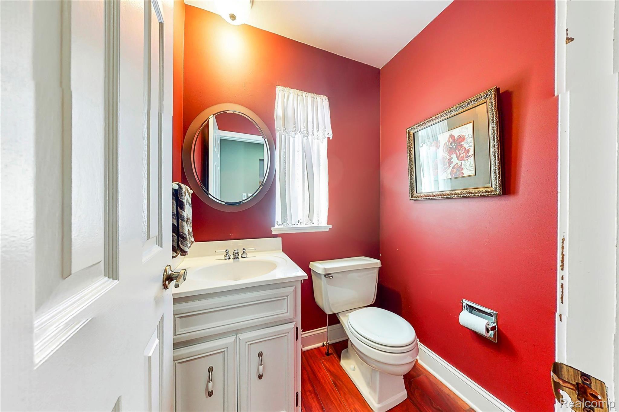 2314 Ulster Road Rochester, MI 48309 - Photo 17 of 54 Powder Room