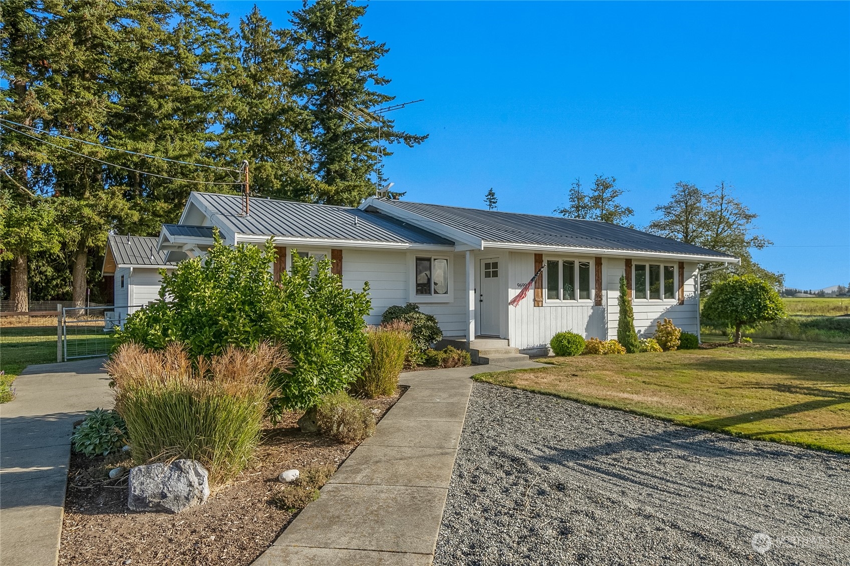 9699 Double Ditch Road Lynden, WA 98264 - Photo 3 of 40 a front view of a house with garden