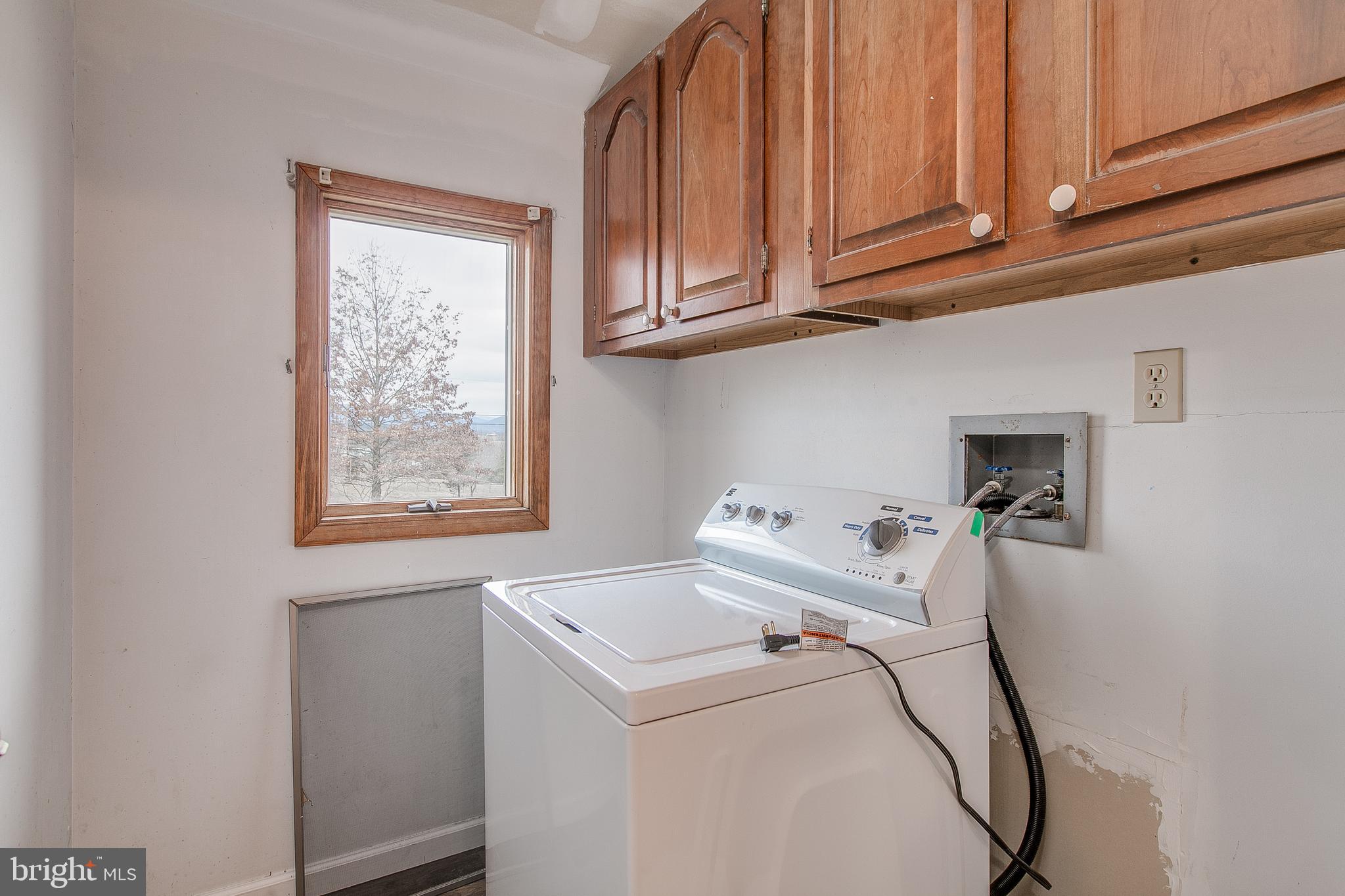 9005 Old Mill Road Rocky Ridge, MD 21778 - Photo 23 of 41 Main level laundry