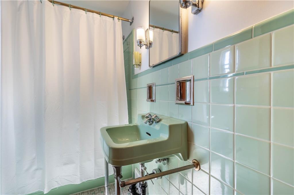 1465 Prospect Road Pittsburgh, PA 15227 - Photo 15 of 25 2ND FLOOR MAIN BATH WITH TUB AND SHOWER