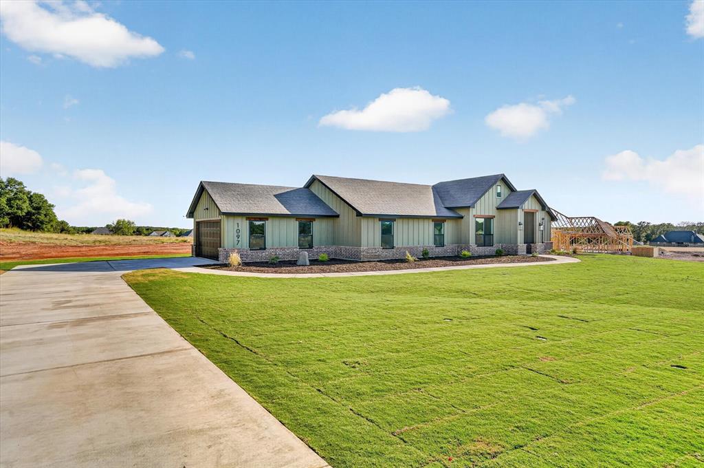 1097 Colt Road Springtown, TX 76082 - Photo 4 of 38 Gallery Image 4