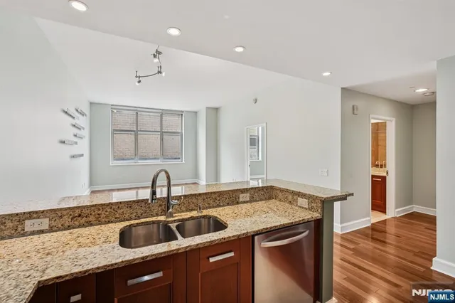 $649,000 | 8100 River Road, Unit 210, North Bergen, NJ 07047