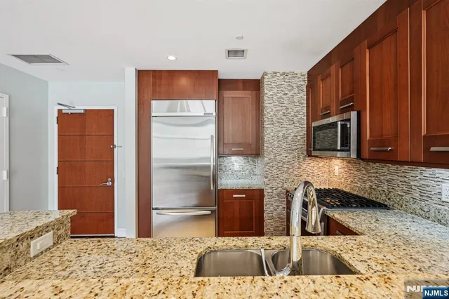 $649,000 | 8100 River Road, Unit 210, North Bergen, NJ 07047