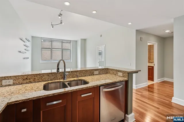 $649,000 | 8100 River Road, Unit 210, North Bergen, NJ 07047