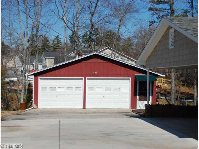 809 Liberty Road Archdale, NC 27263 - Photo 2 of 9 Parking Lot/Garage.