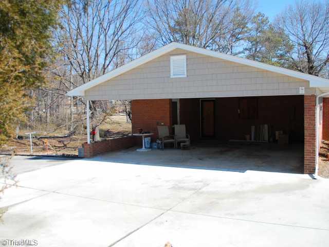 809 Liberty Road Archdale, NC 27263 - Photo 3 of 9 Parking Lot/Garage.