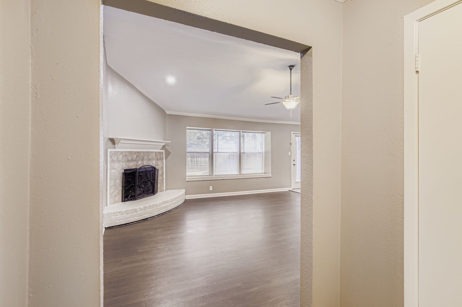 5607 Circlegate Drive Spring, TX 77373 - Photo 4 of 24 Gallery Image 4