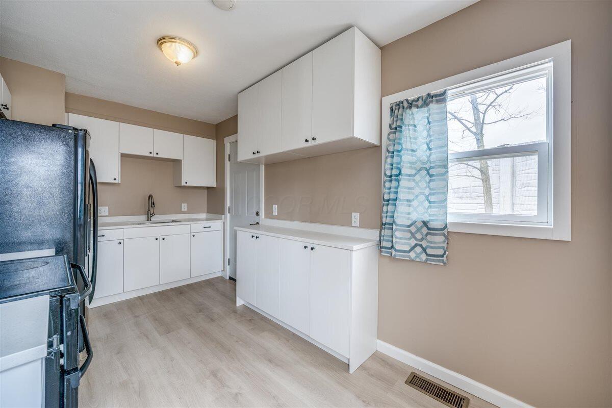 2805 Beulah Road Columbus, OH 43211 - Photo 7 of 19 Kitchen