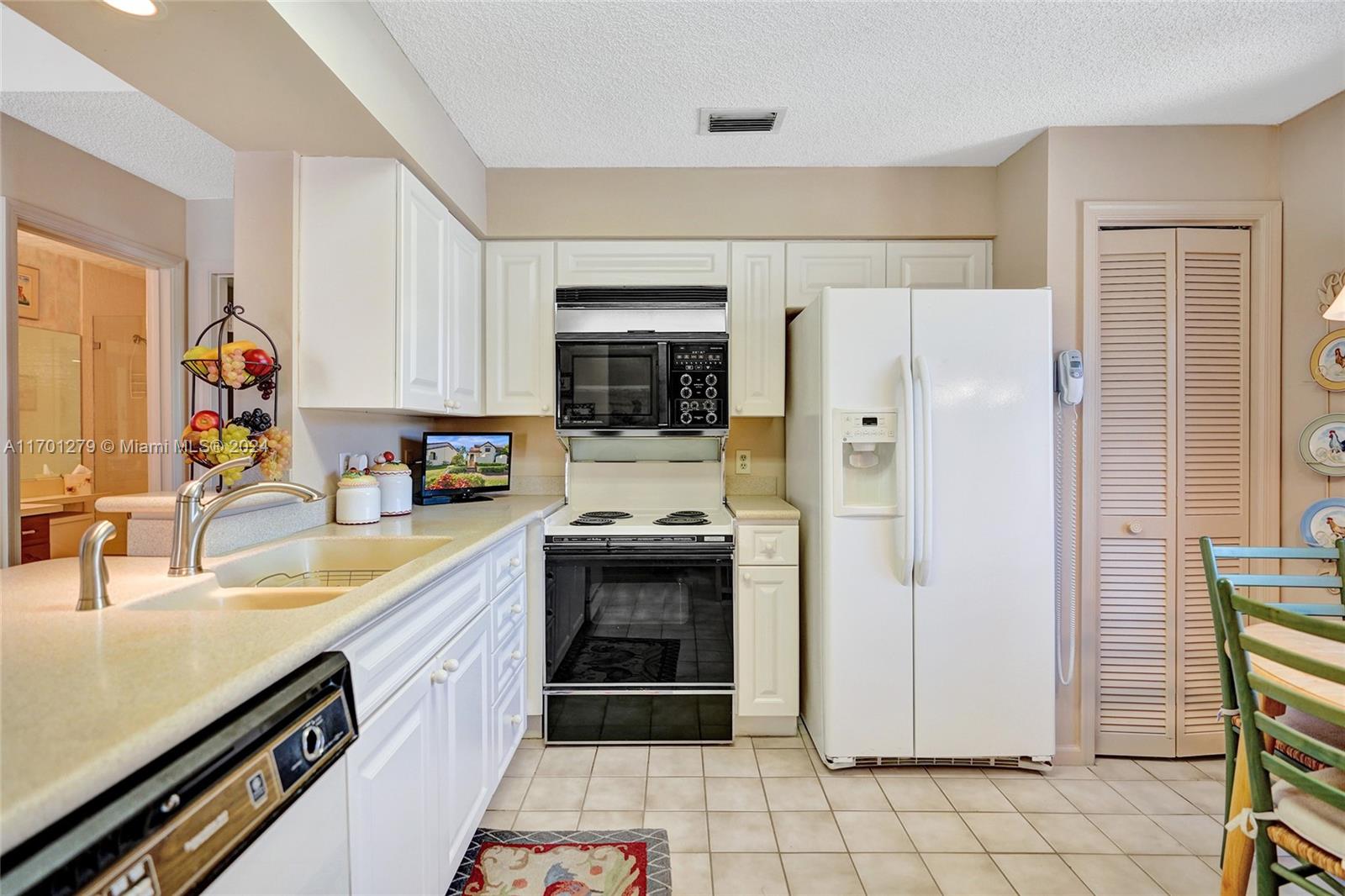 7906 Granada Place, Unit 1202 Boca Raton, FL 33433 - Photo 5 of 61 Gallery Image 5