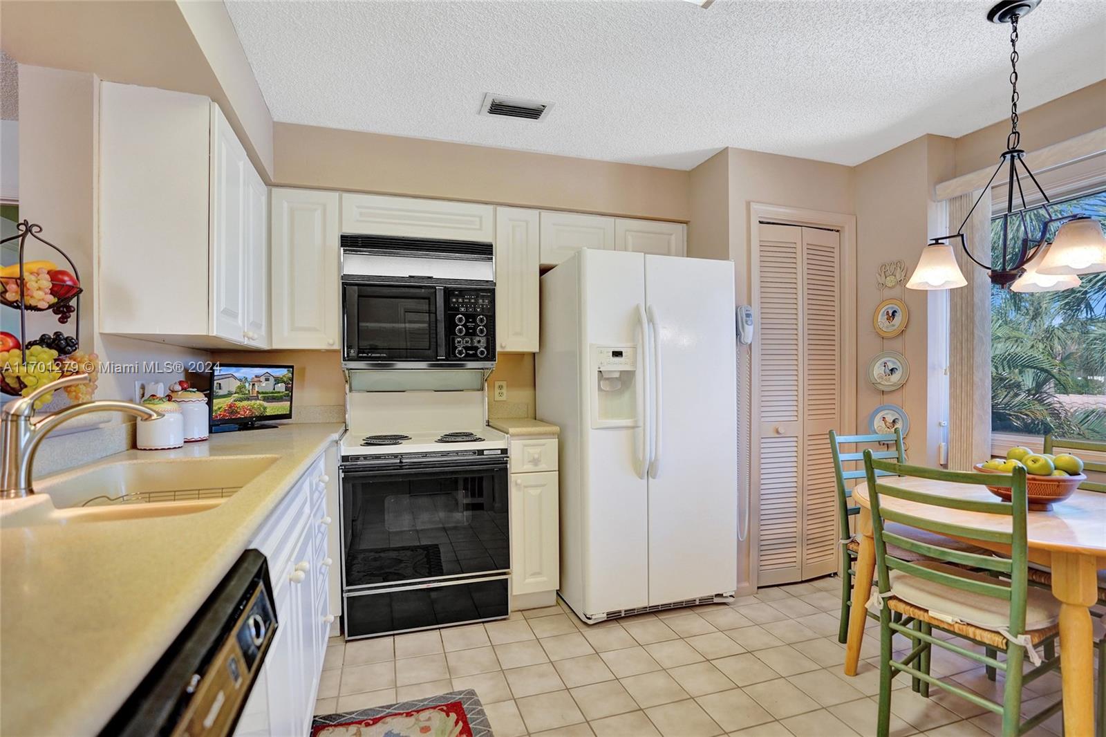 7906 Granada Place, Unit 1202 Boca Raton, FL 33433 - Photo 7 of 61 Gallery Image 7
