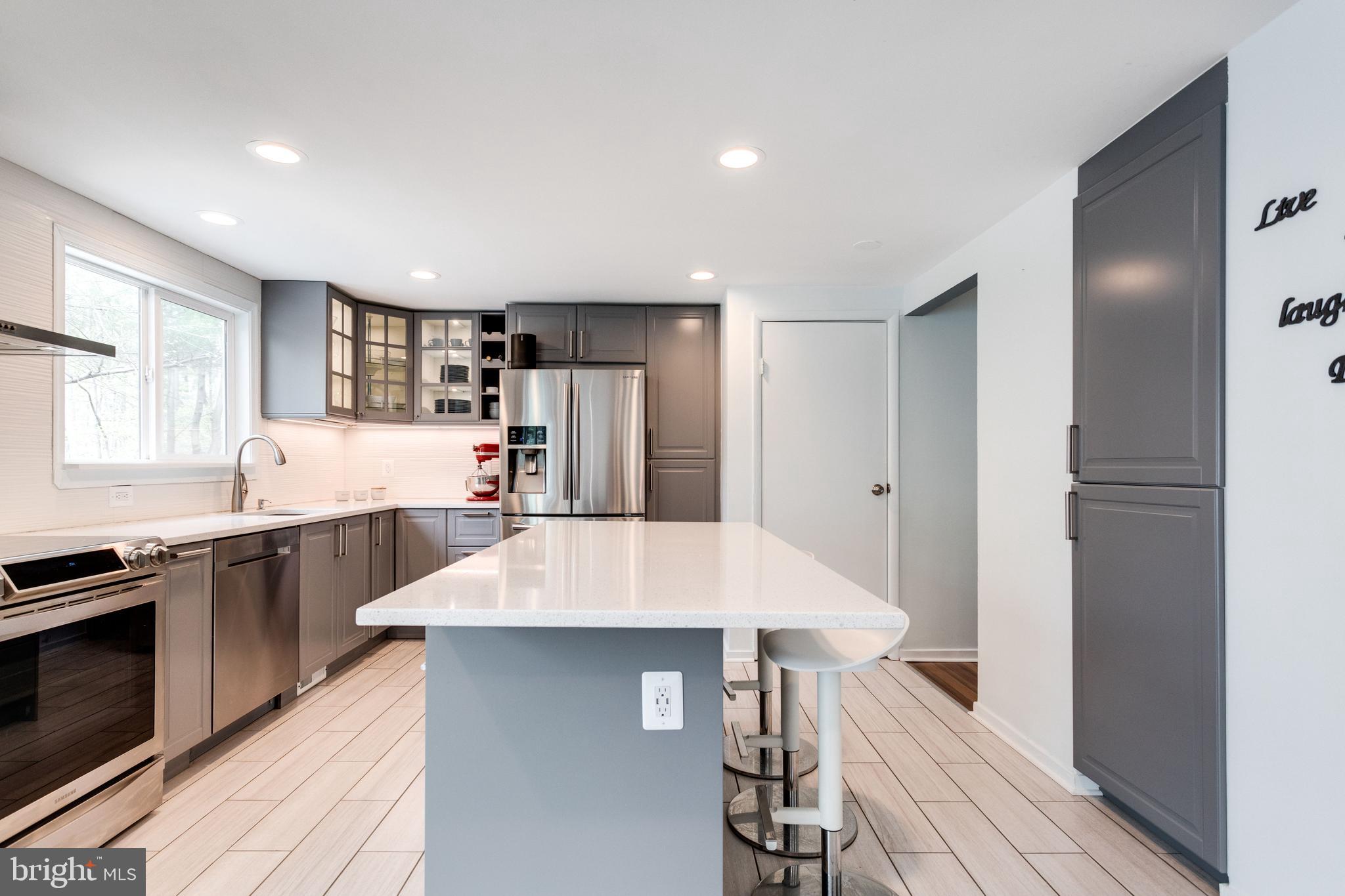 12204 Golden Sands Lane Reston, VA 20191 - Photo 2 of 48 Large Center Island