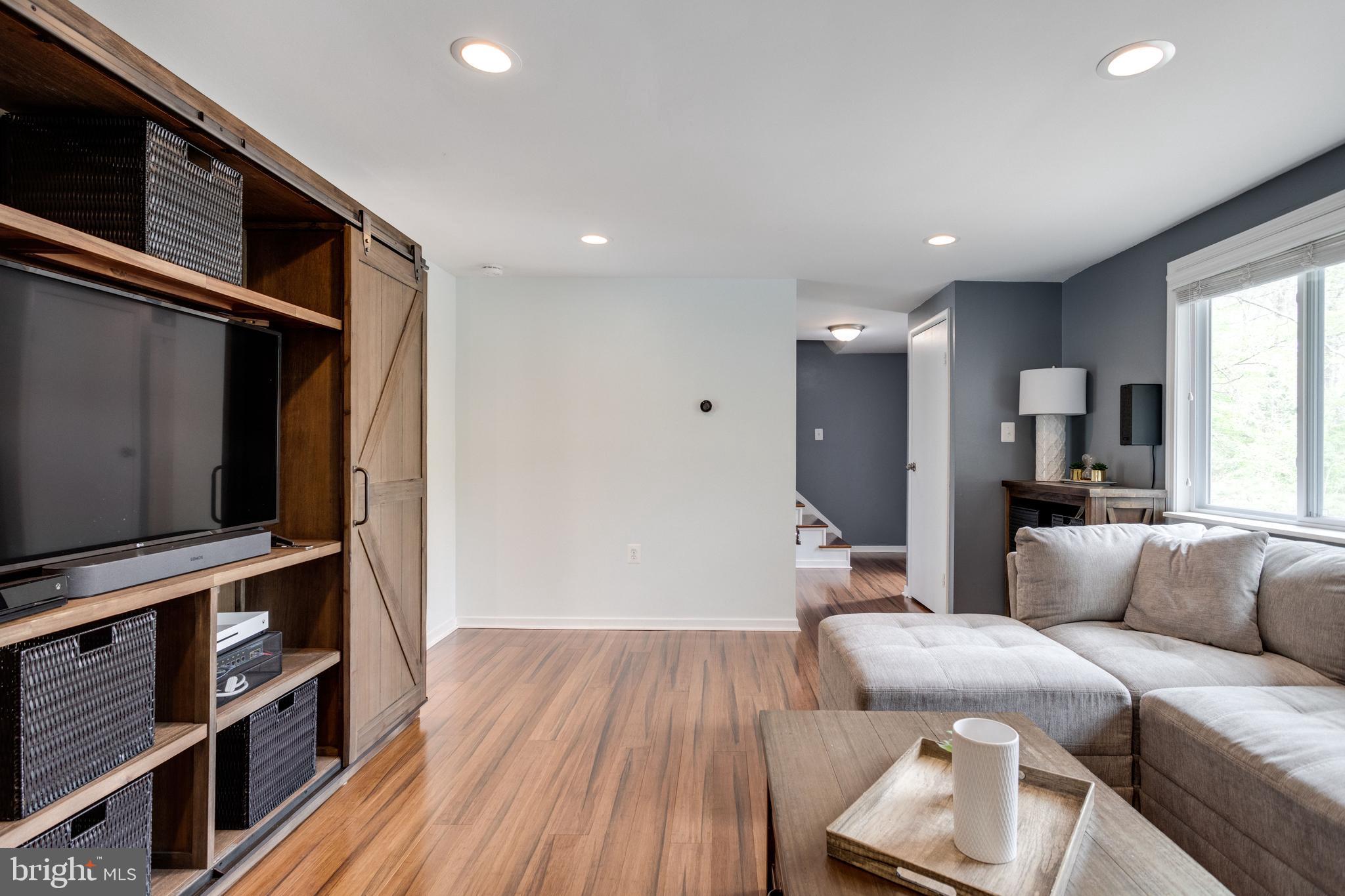 12204 Golden Sands Lane Reston, VA 20191 - Photo 11 of 48 Large living room