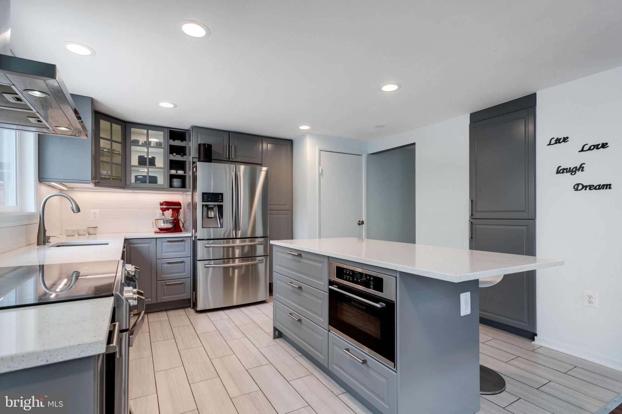 12204 Golden Sands Lane Reston, VA 20191 - Photo 3 of 48 Gorgeous Quartz Counters