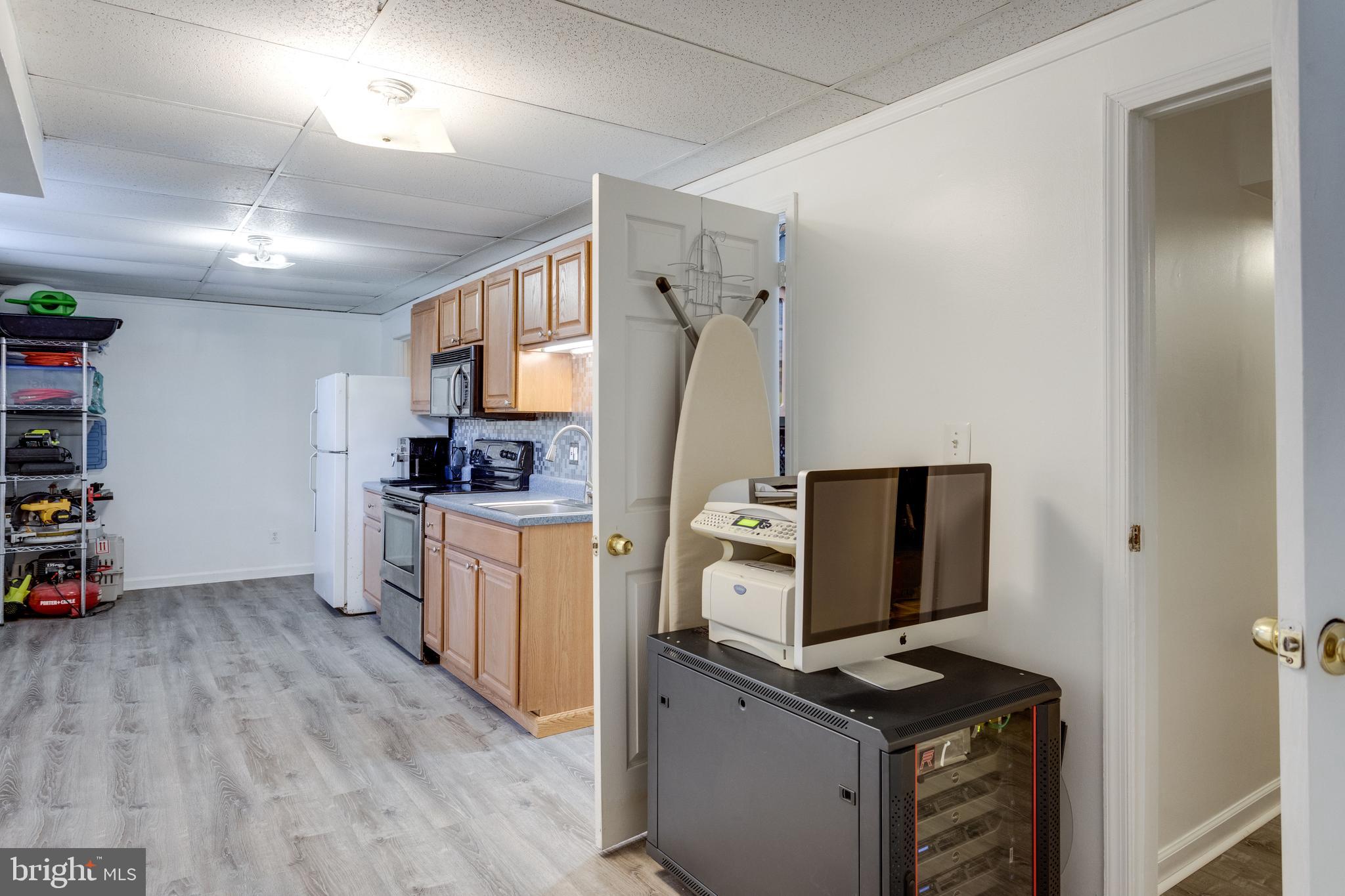 12204 Golden Sands Lane Reston, VA 20191 - Photo 33 of 48 Full Kitchenette