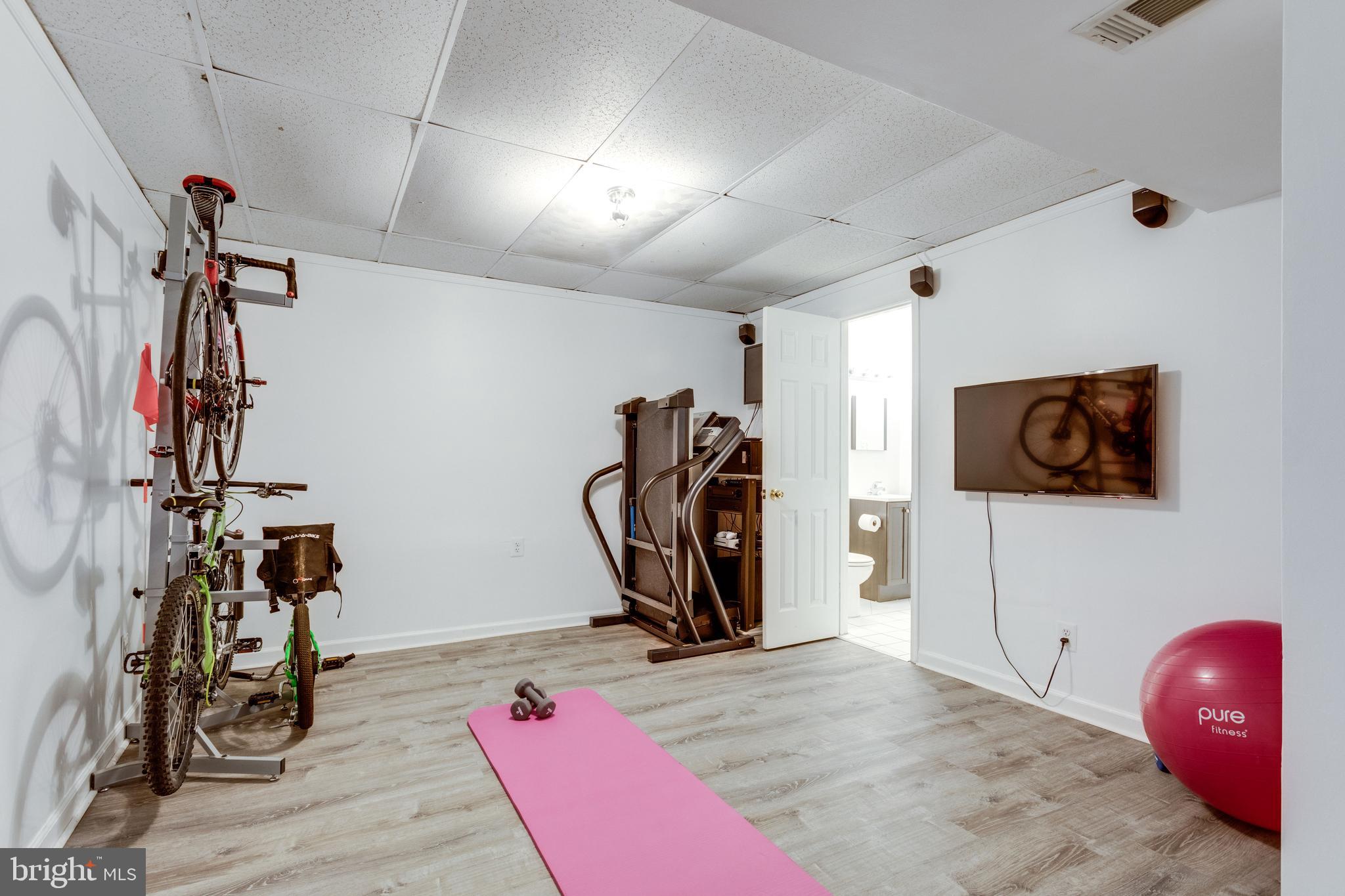 12204 Golden Sands Lane Reston, VA 20191 - Photo 36 of 48 Den/Workout room with attached full bath
