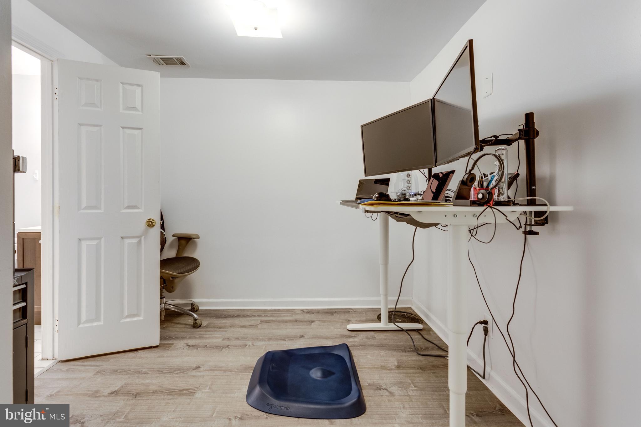 12204 Golden Sands Lane Reston, VA 20191 - Photo 39 of 48 Den/ or office space