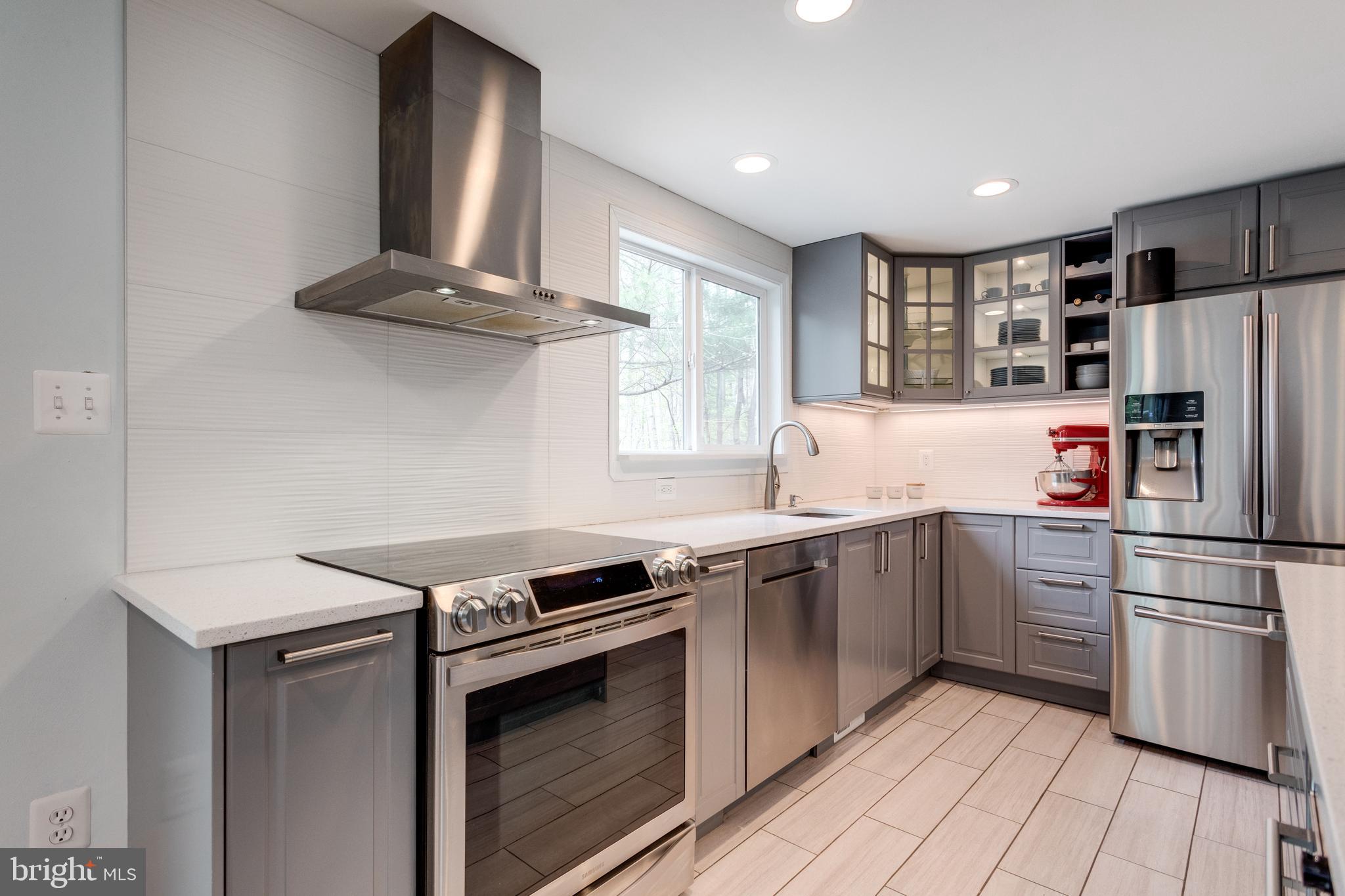12204 Golden Sands Lane Reston, VA 20191 - Photo 5 of 48 New Stainless steel appliances