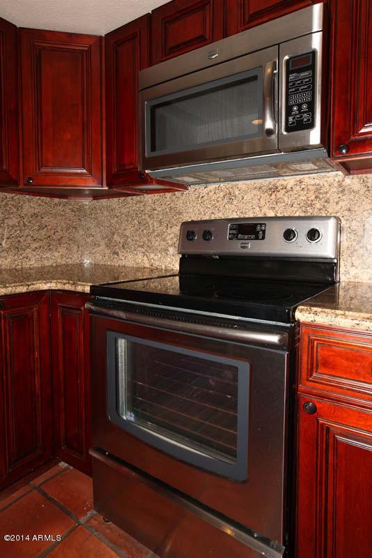 5526 South Jolly Roger Road Tempe, AZ 85283 - Photo 15 of 77 Kitchen-Range