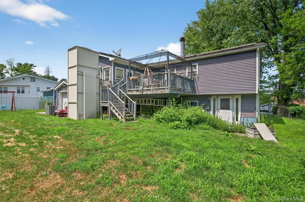 a view of a house with a yard and plants