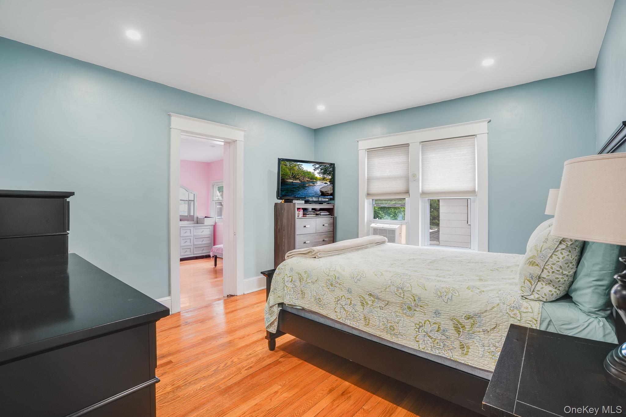 609 Washington Street Peekskill, NY 10566 - Photo 17 of 37 Large bedroom #1.
