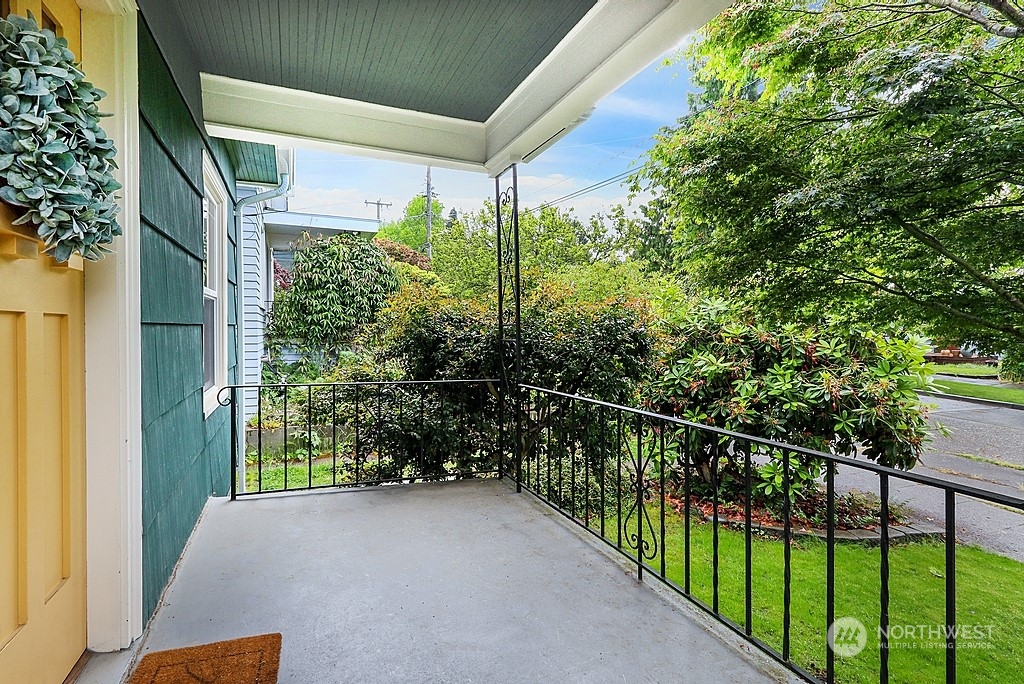 341 North 81st Street Seattle, WA 98103 - Photo 2 of 28 Gallery Image 2