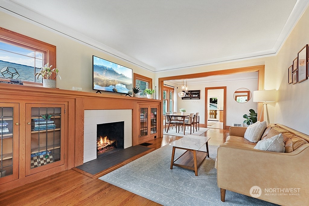 341 North 81st Street Seattle, WA 98103 - Photo 4 of 28 Gallery Image 4