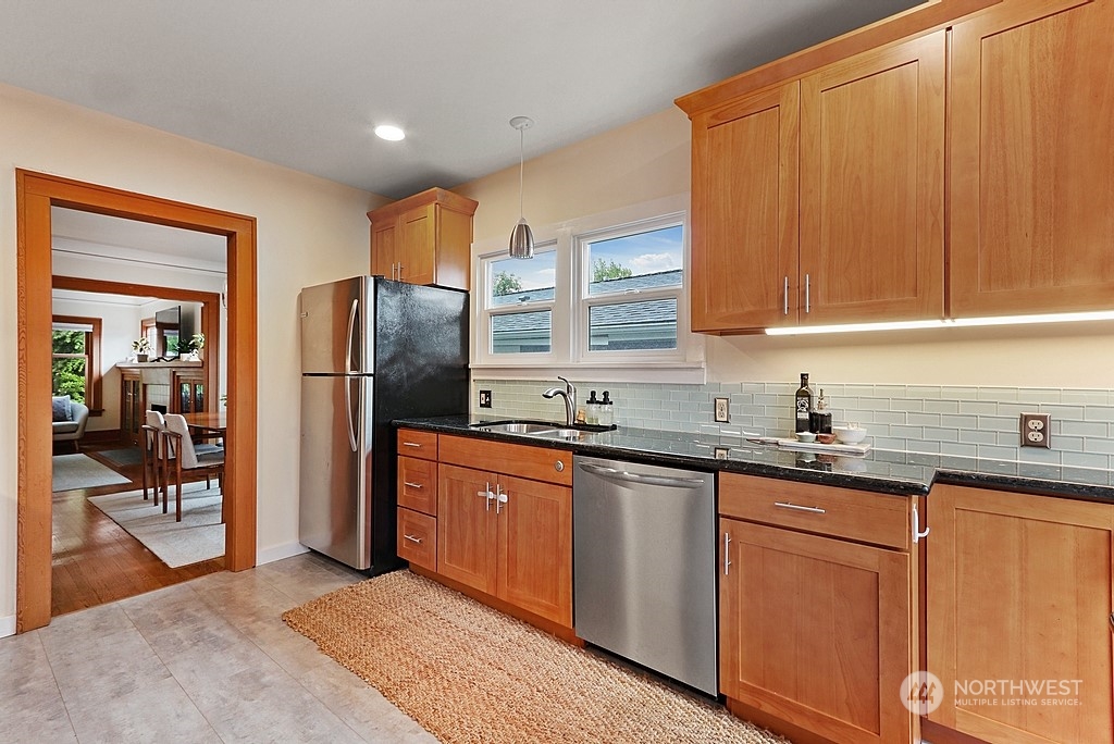 341 North 81st Street Seattle, WA 98103 - Photo 8 of 28 Gallery Image 8