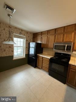 1821 Wexford Road Palmyra, PA 17078 - Photo 4 of 19 Cozy kitchen with modern appliances.
