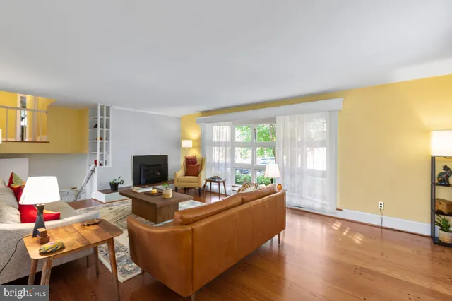 $2,650 | 1424 Brent Street, Fredericksburg, VA 22401