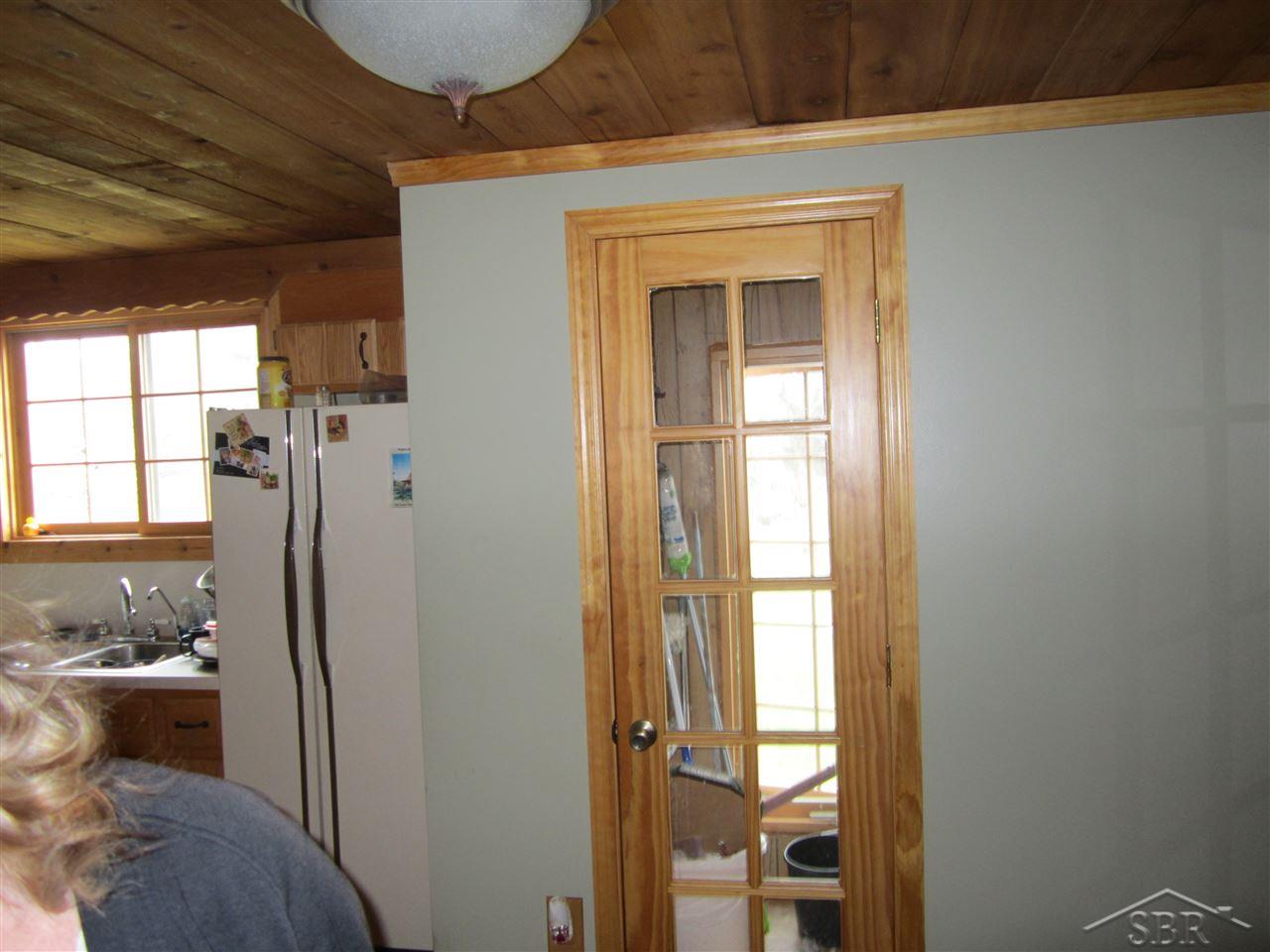 31241985-2.JPG