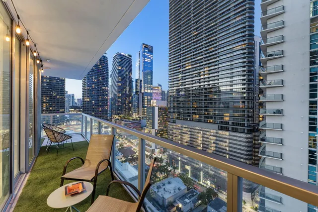 a view of parking area