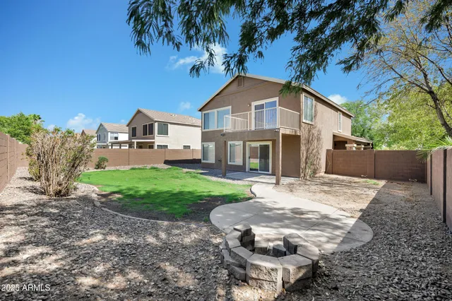 a view of a house with a backyard