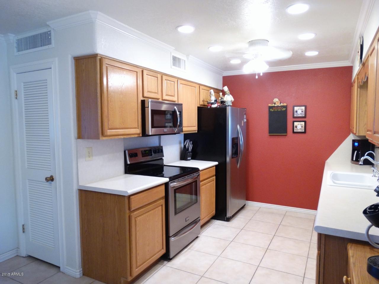 11071 West Oak Ridge Road Sun City, AZ 85351 - Photo 4 of 49 11071 W Oak Ridge Rd (2)