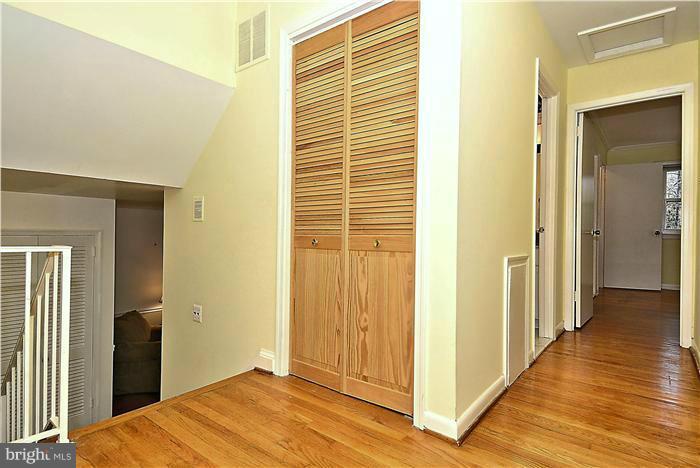 12202 Quorn Lane Reston, VA 20191 - Photo 13 of 30 Interior (General)