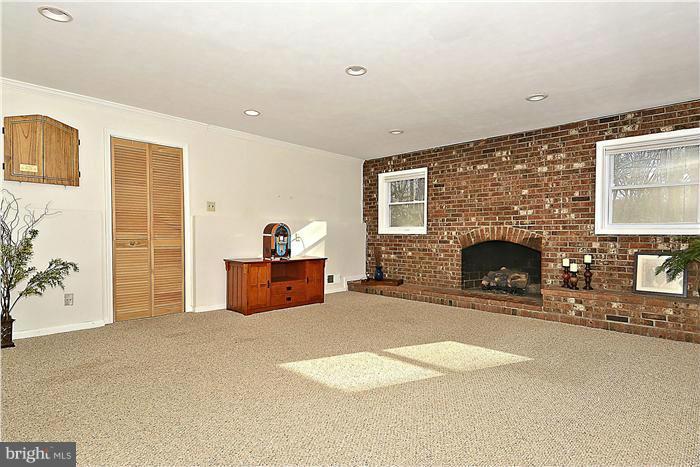 12202 Quorn Lane Reston, VA 20191 - Photo 15 of 30 Family Room