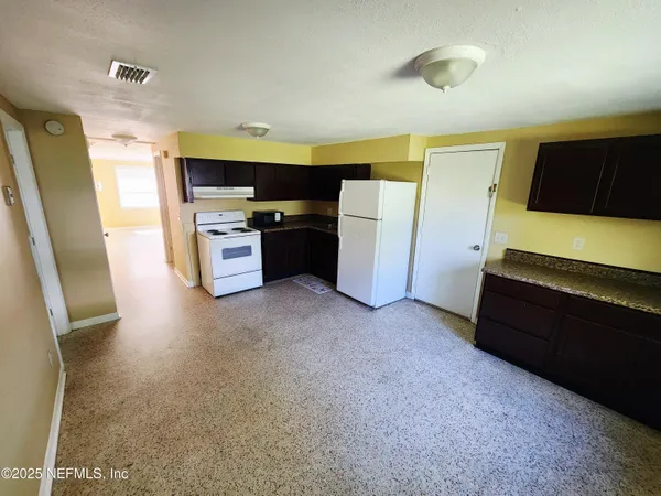 $1,350 | 6067 Longchamp Drive, Jacksonville, FL 32244