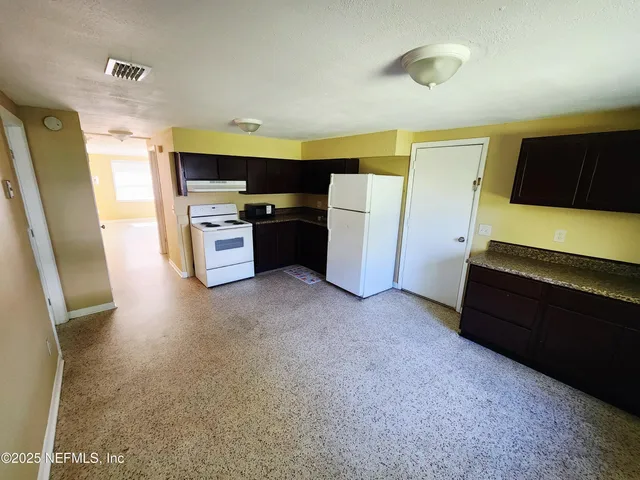 $1,350 | 6067 Longchamp Drive, Jacksonville, FL 32244