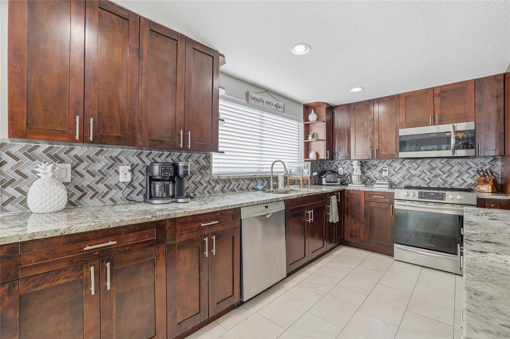 7313 Brookview Circle Tampa, FL 33634 - Photo 15 of 60