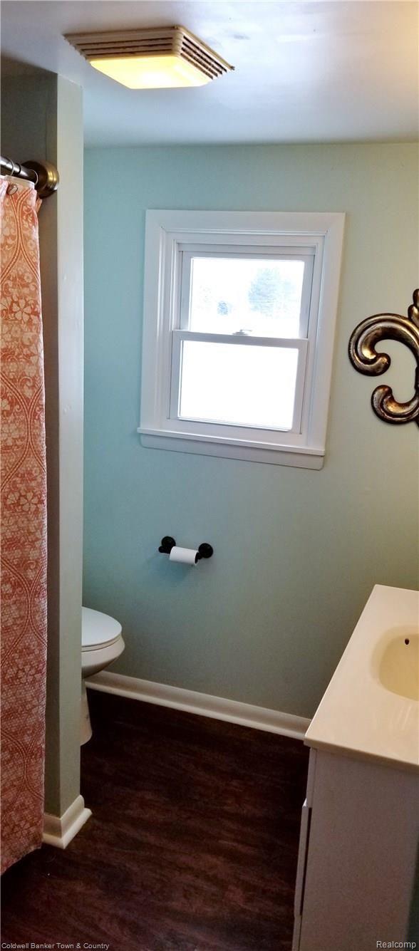 4380 Payne Road Bancroft, MI 48414 - Photo 17 of 31 Bath.jpg